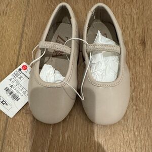 Girls neutral flats/ballerina shoes